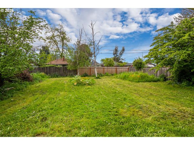 300 21ST St, Springfield, OR 97477