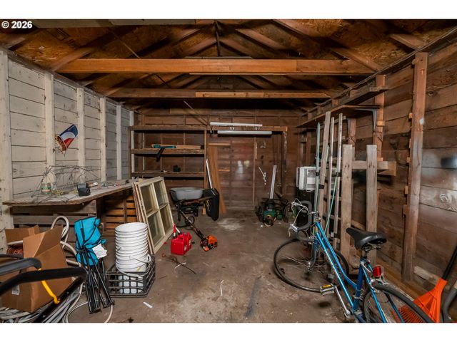 300 21ST St, Springfield, OR 97477