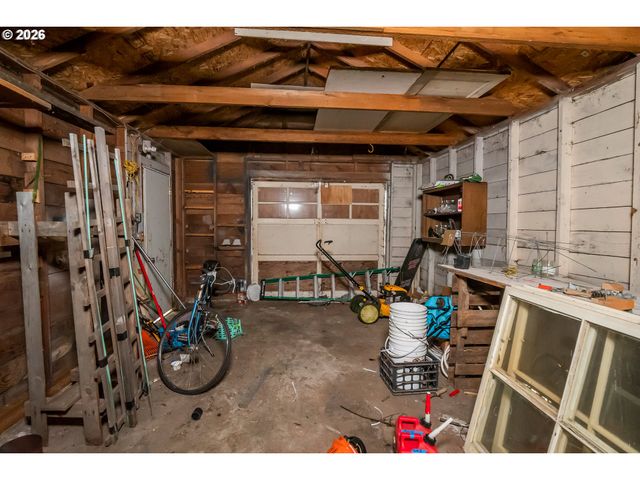 300 21ST St, Springfield, OR 97477