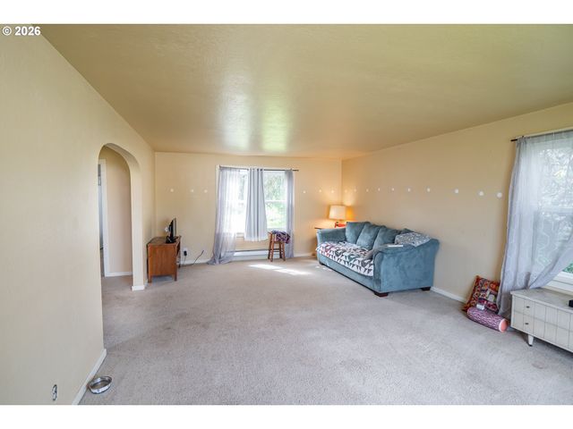 300 21ST St, Springfield, OR 97477