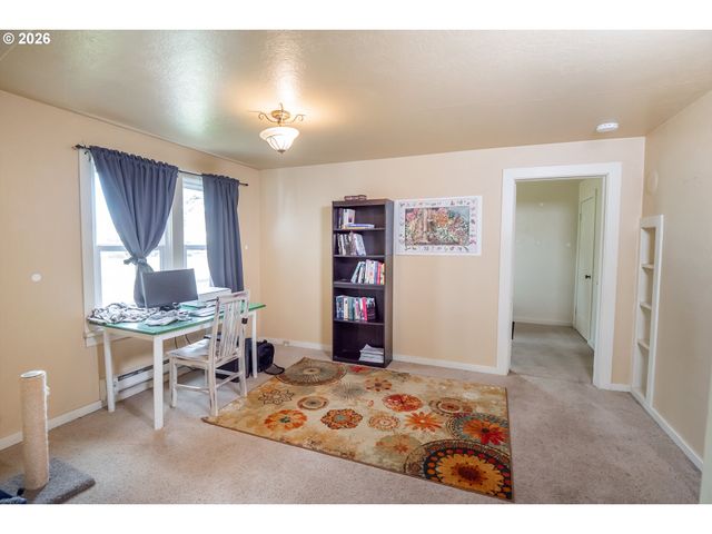 300 21ST St, Springfield, OR 97477