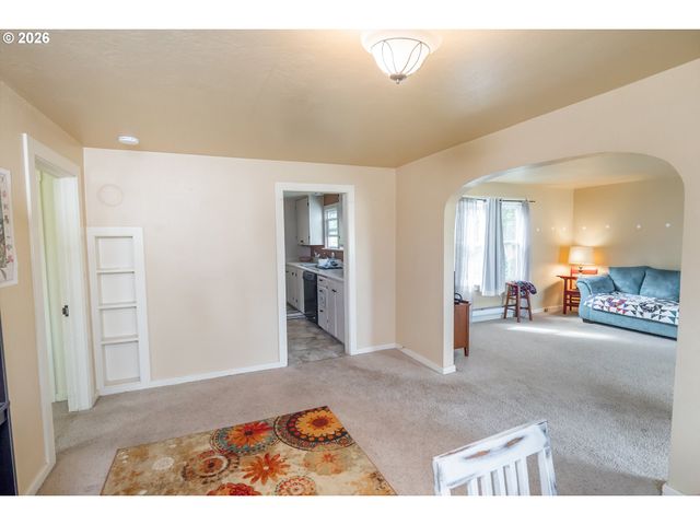 300 21ST St, Springfield, OR 97477