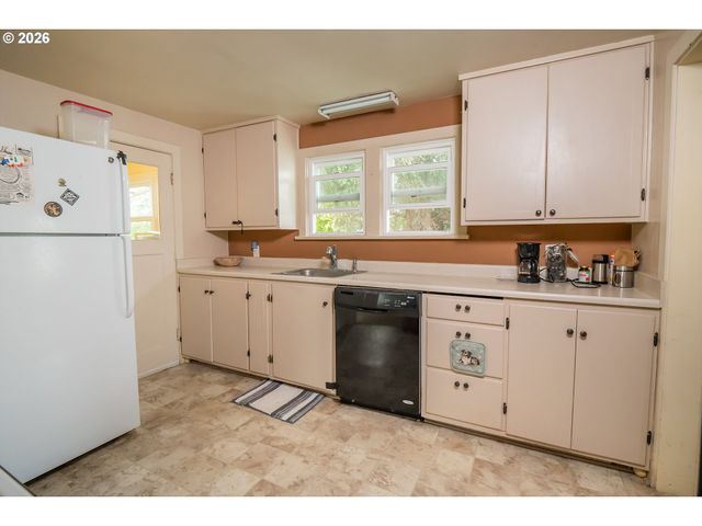 300 21ST St, Springfield, OR 97477