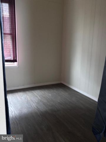 2 BLACKS TER, Paulsboro, NJ 08066