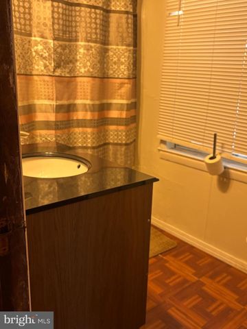 2 BLACKS TER, Paulsboro, NJ 08066