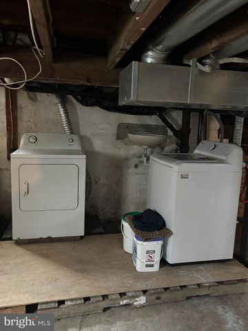 2 BLACKS TER, Paulsboro, NJ 08066