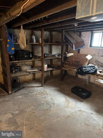 2 BLACKS TER, Paulsboro, NJ 08066