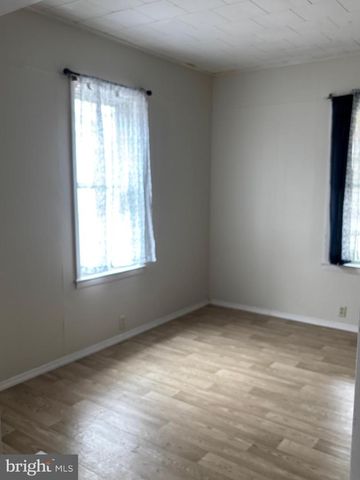 2 BLACKS TER, Paulsboro, NJ 08066