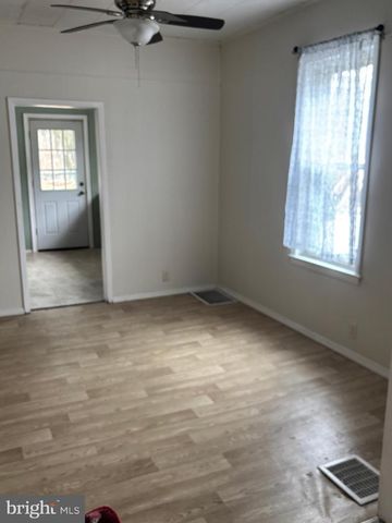 2 BLACKS TER, Paulsboro, NJ 08066