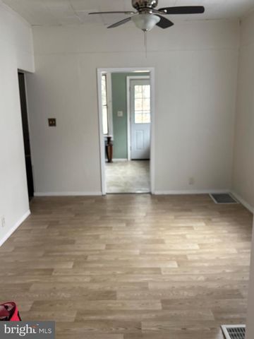 2 BLACKS TER, Paulsboro, NJ 08066