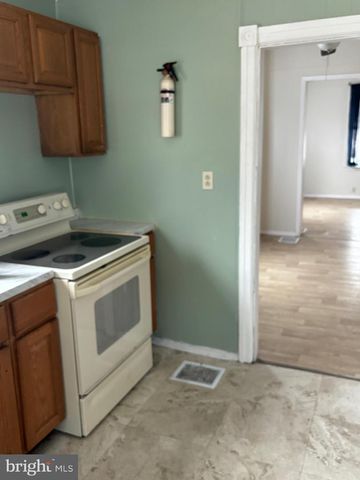 2 BLACKS TER, Paulsboro, NJ 08066