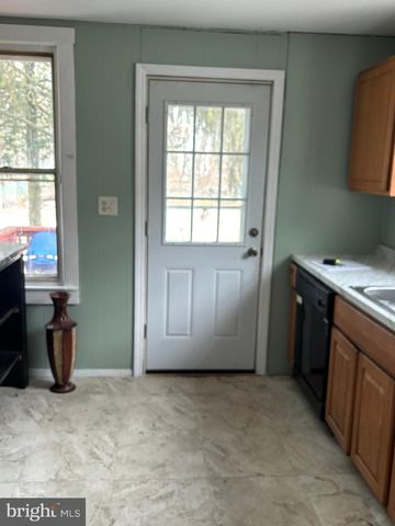 2 BLACKS TER, Paulsboro, NJ 08066