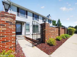 38951 E Golfview Drive, Clinton Twp, MI 48038