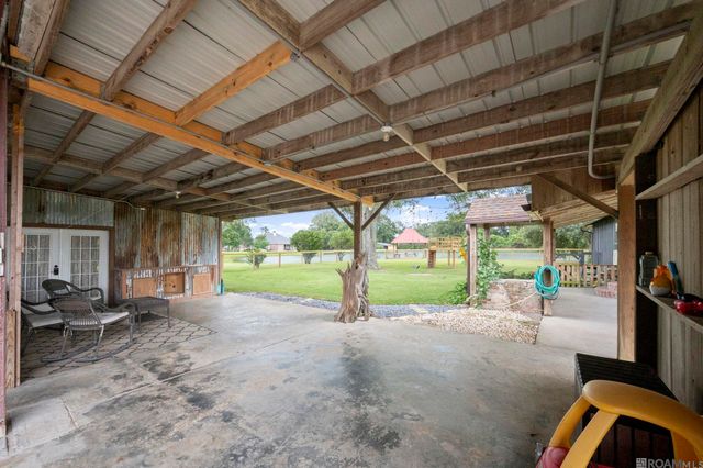 36526 S Swamp Rd, Prairieville, LA 70769