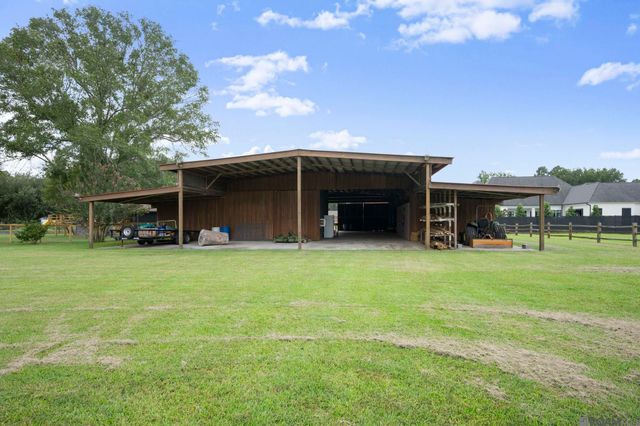 36526 S Swamp Rd, Prairieville, LA 70769