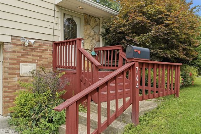 744 Edwards Drive, Berea, OH 44017