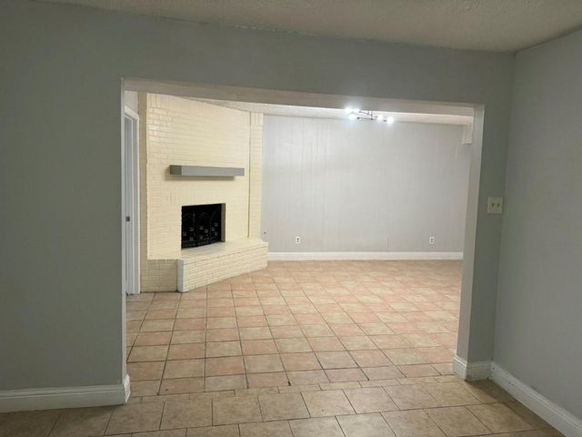 9507 Braeburn Glen Boulevard, Houston, TX 77074