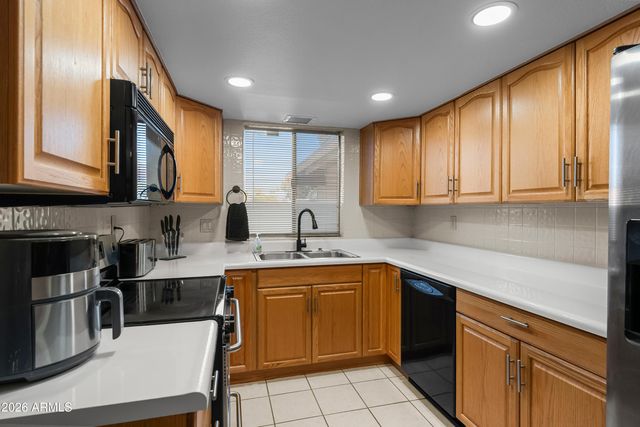 2355 W VOLTAIRE Avenue, Phoenix, AZ 85029