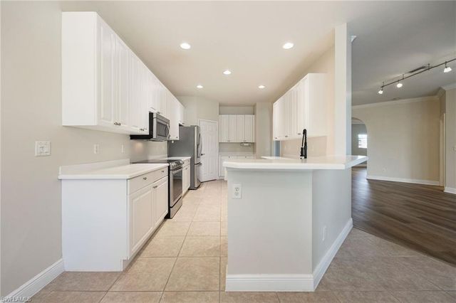 5550 Berkshire DR 202, Fort Myers, FL 33912