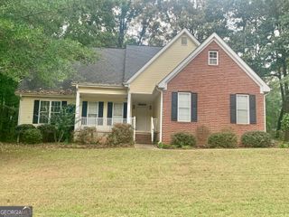 1423 Red Oak Way, Winder, GA 30680
