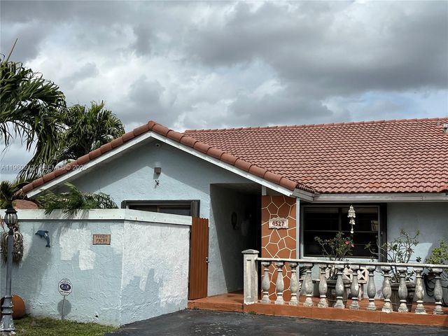 4527 SW 143rd Pl E 4527, Miami, FL 33175