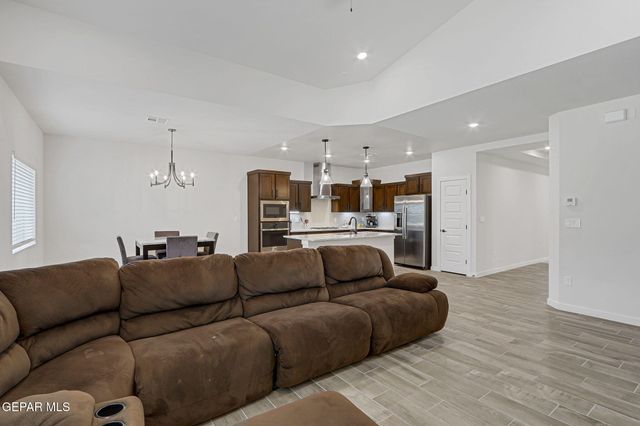 3609 BOB SNEAD Drive, El Paso, TX 79938