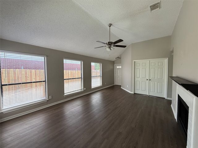 10259 Sand Springs Avenue, Dallas, TX 75227