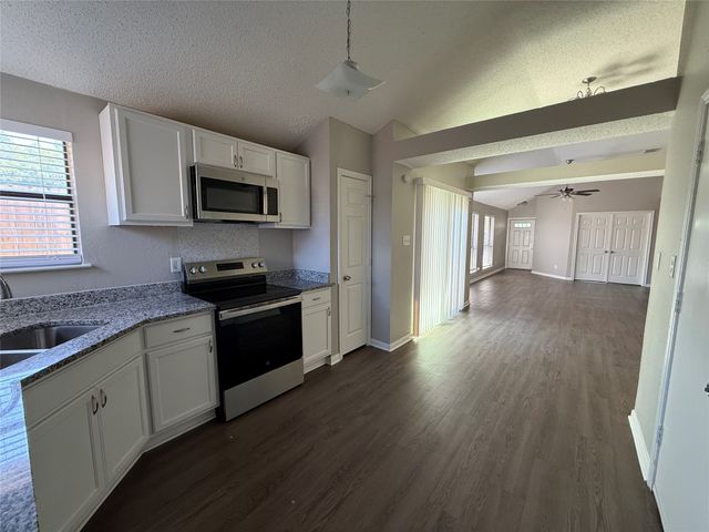 10259 Sand Springs Avenue, Dallas, TX 75227