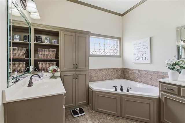 20801 E 37th Terrace Court S, Independence, MO 64057
