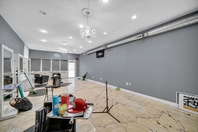 8546 S Stony Island Avenue, Chicago, IL 60617