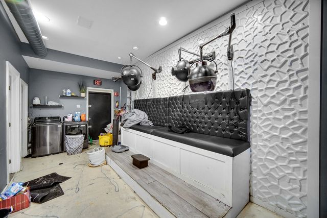 8546 S Stony Island Avenue, Chicago, IL 60617