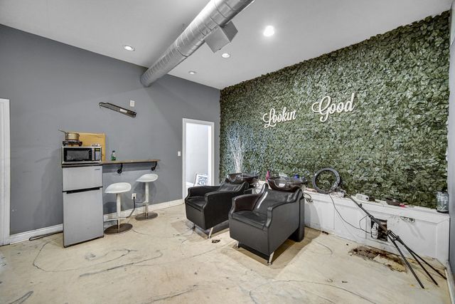 8546 S Stony Island Avenue, Chicago, IL 60617