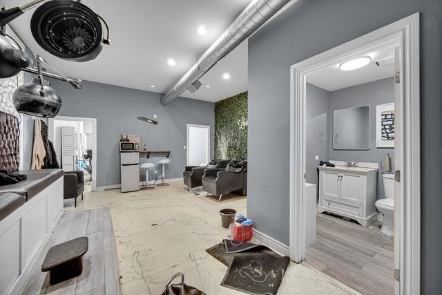 8546 S Stony Island Avenue, Chicago, IL 60617