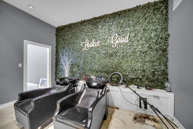 8546 S Stony Island Avenue, Chicago, IL 60617