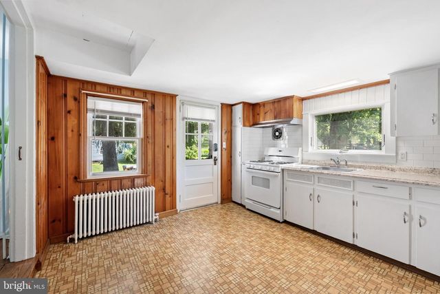65 WASHINGTON ST, Rocky Hill, NJ 08553