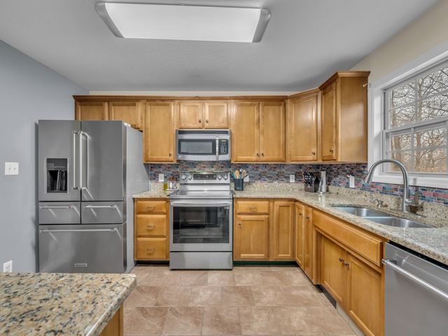 2720 Arthurs Ct, Clarksville, TN 37040