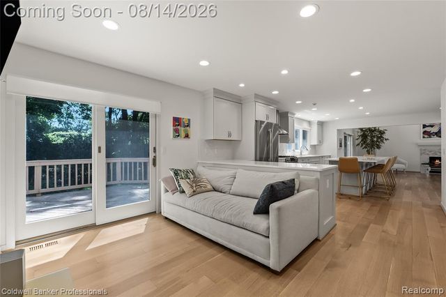 2385 Avondale Street, Sylvan Lake, MI 48320