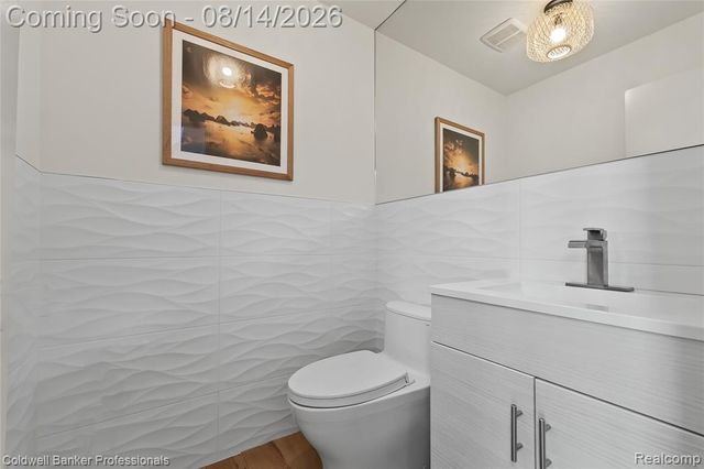 2385 Avondale Street, Sylvan Lake, MI 48320