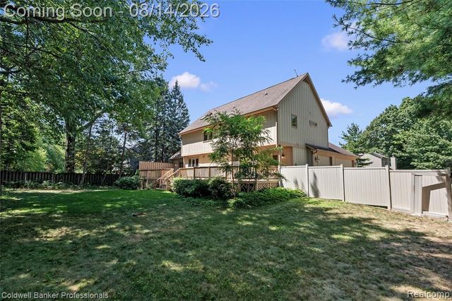 2385 Avondale Street, Sylvan Lake, MI 48320