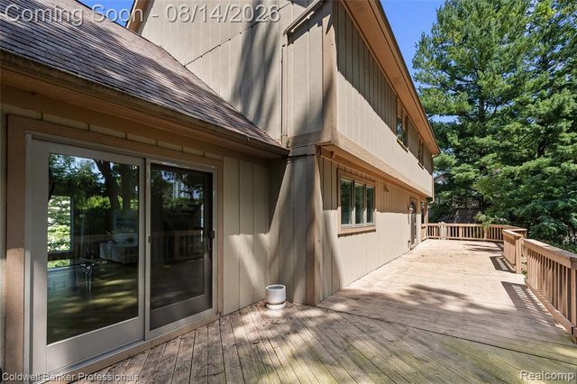2385 Avondale Street, Sylvan Lake, MI 48320