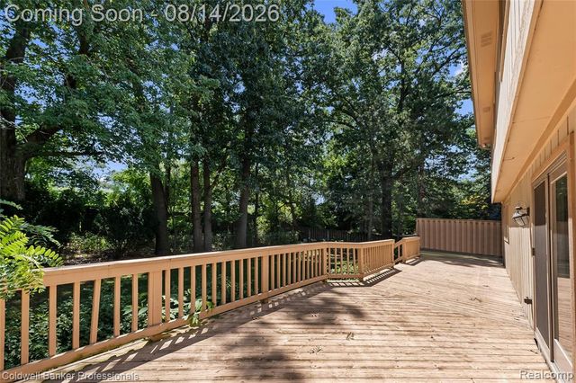 2385 Avondale Street, Sylvan Lake, MI 48320