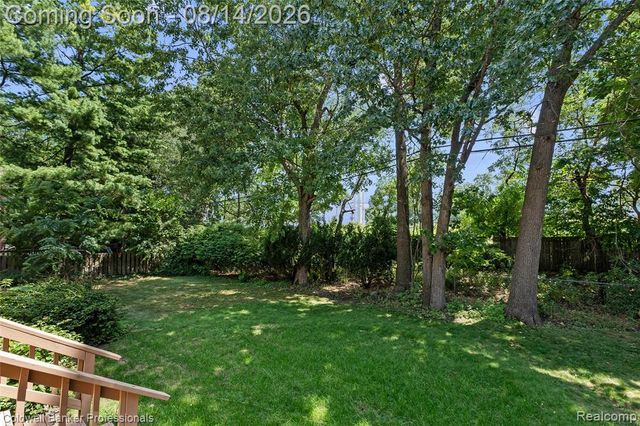 2385 Avondale Street, Sylvan Lake, MI 48320