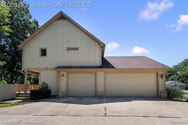 2385 Avondale Street, Sylvan Lake, MI 48320