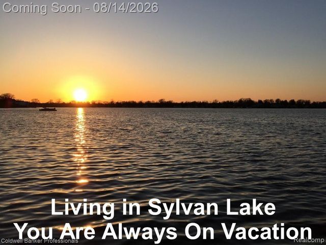 2385 Avondale Street, Sylvan Lake, MI 48320