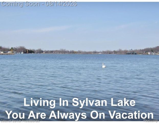 2385 Avondale Street, Sylvan Lake, MI 48320