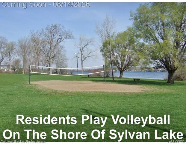 2385 Avondale Street, Sylvan Lake, MI 48320