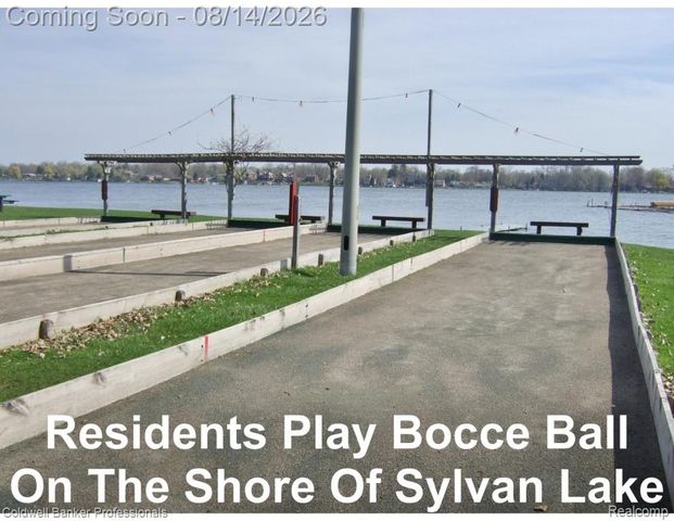 2385 Avondale Street, Sylvan Lake, MI 48320