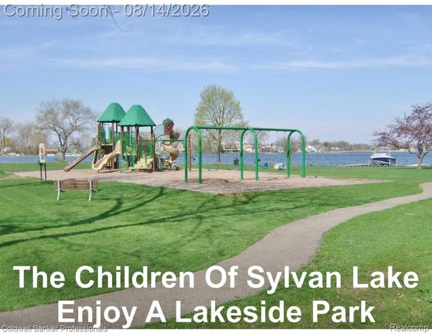 2385 Avondale Street, Sylvan Lake, MI 48320