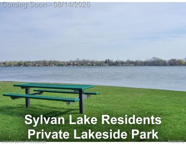 2385 Avondale Street, Sylvan Lake, MI 48320