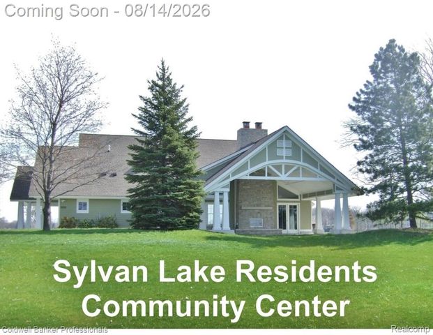 2385 Avondale Street, Sylvan Lake, MI 48320